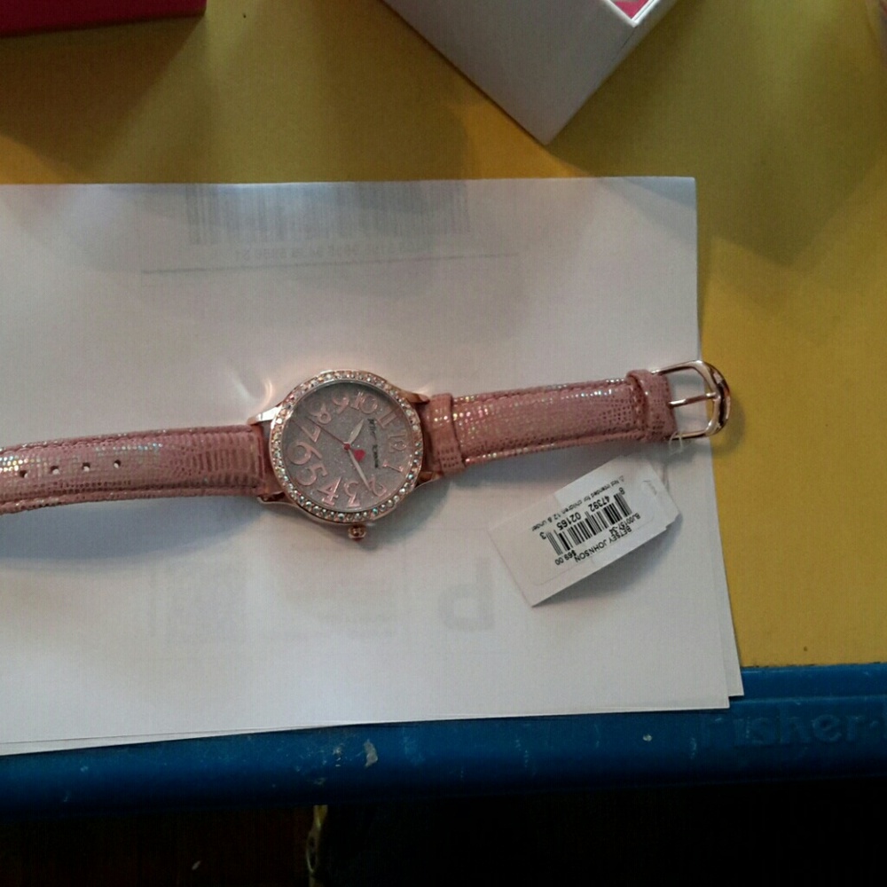 Betsey johnson watch glitter face pink numbers - Picture 4 of 6